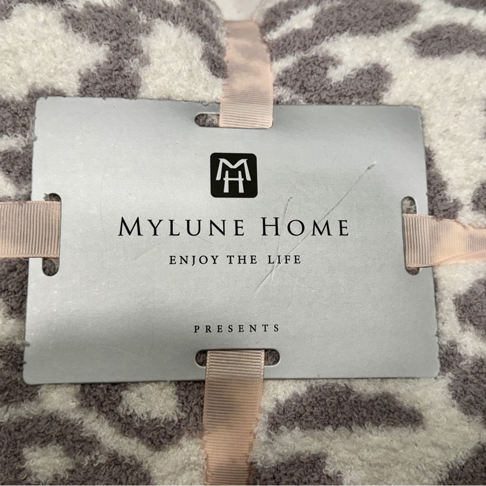 Mylune Home Plush Blanket